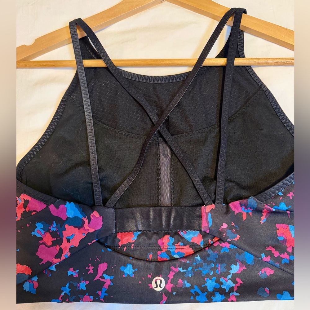 lululemon athletica Black and Blue Floral Sports Women’s - Picture 3 of 3